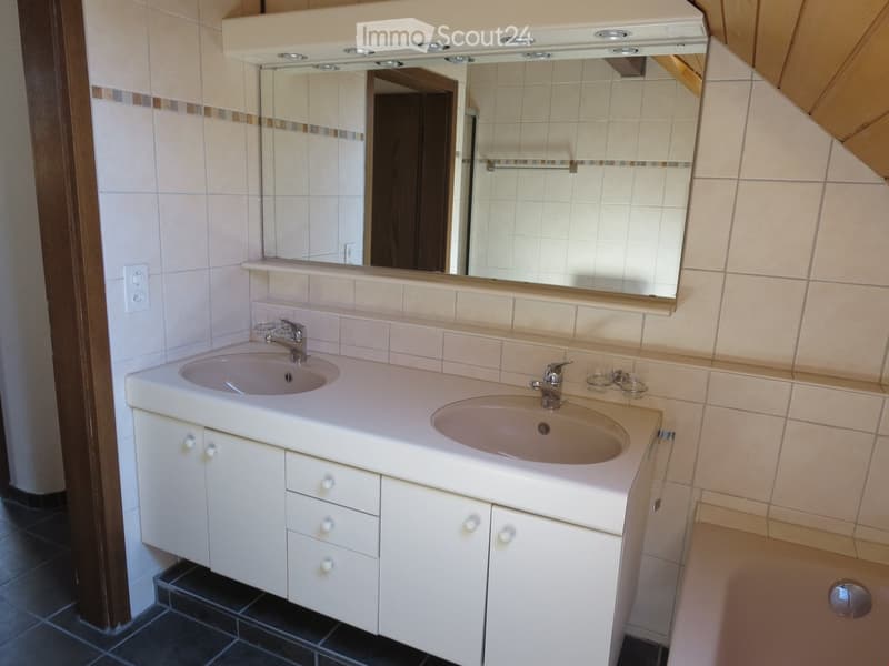 Charmante 6-Zimmer-Wohnung in Oberlangenegg (9)