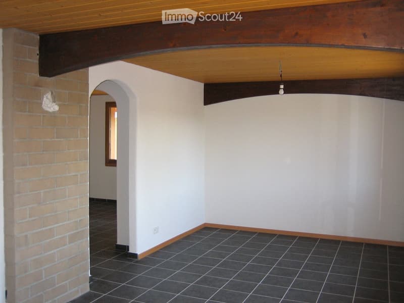 Charmante 6-Zimmer-Wohnung in Oberlangenegg (3)
