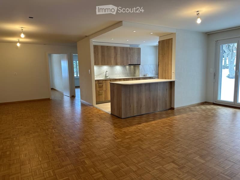 Magnifique appartement à louer à l'année, entièrement rénové, au centre de la station de Montana. (4)