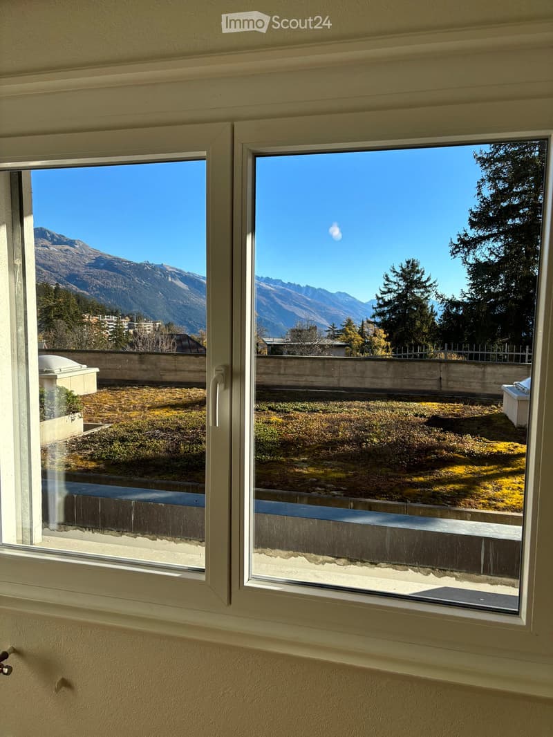 Magnifique appartement à louer à l'année, entièrement rénové, au centre de la station de Montana. (2)