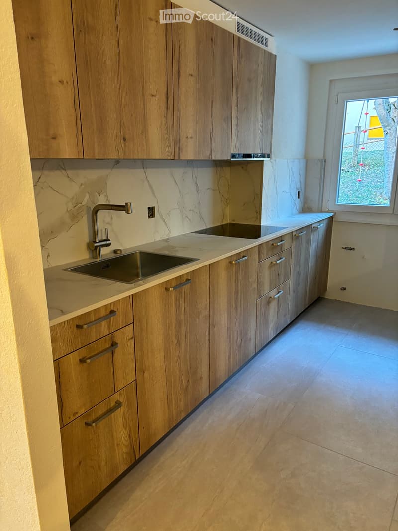 Magnifique appartement à louer à l'année, entièrement rénové, au centre de la station de Montana. (5)