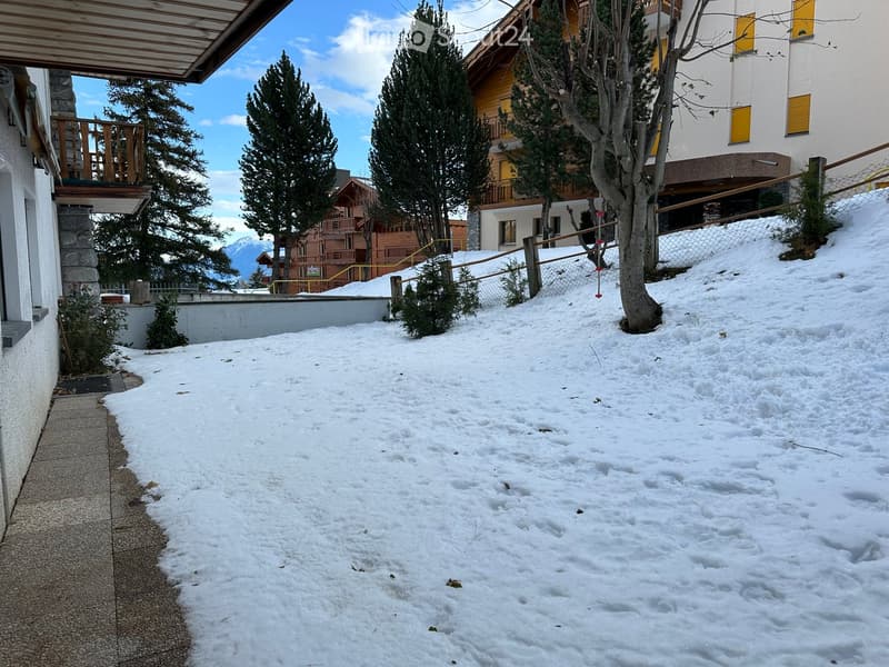 Magnifique appartement à louer à l'année, entièrement rénové, au centre de la station de Montana. (13)