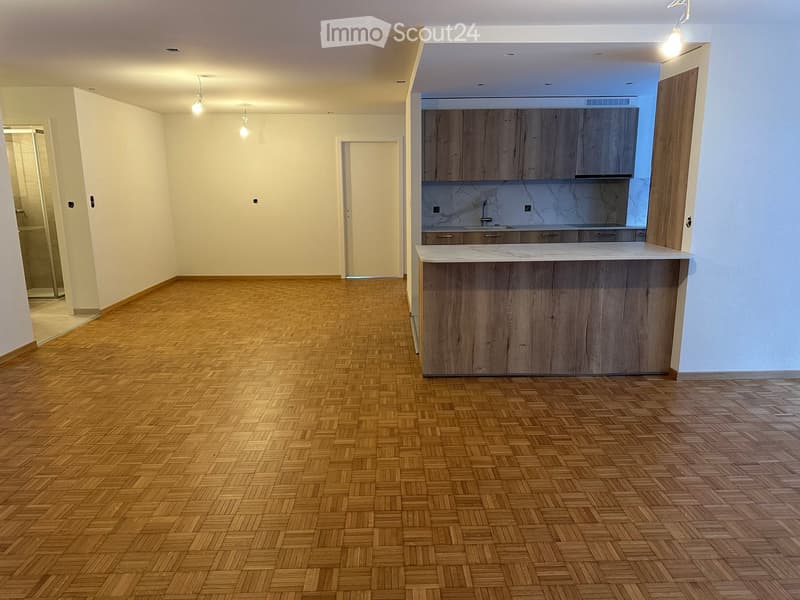 Magnifique appartement à louer à l'année, entièrement rénové, au centre de la station de Montana. (8)