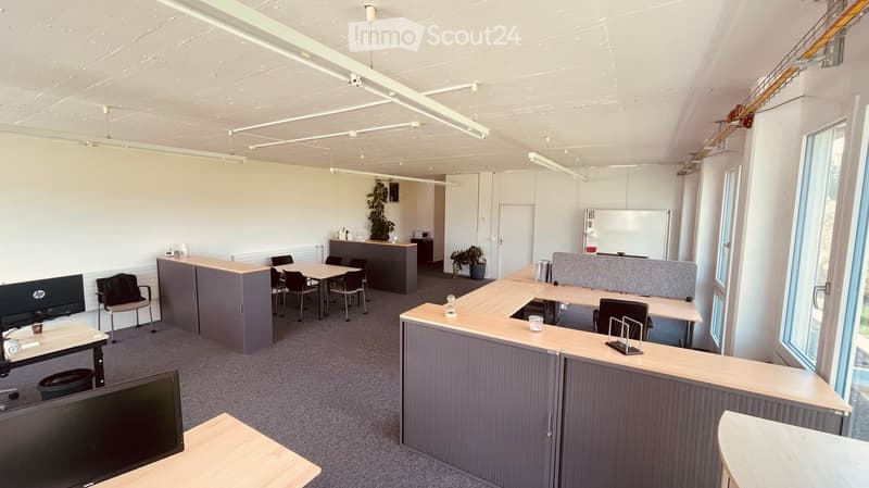 {"type": "Furnished Room", "objects": ["chair", "table", "screen", "screen", "screen", "screen", "screen", "screen", "screen", "screen", "screen", "screen", "screen", "screen", "screen", "screen", "screen", "screen", "screen", "screen", "screen", "screen"