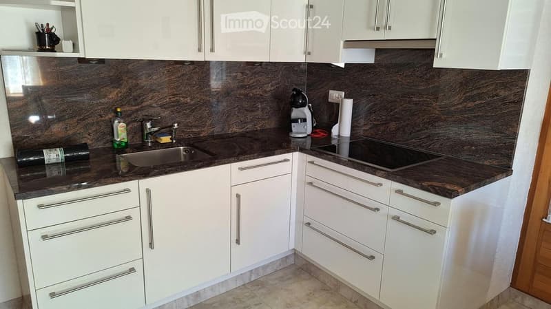 {"type": "Kitchen", "objects": ["sink", "faucet", "coffee maker", "bottle", "faucet", "faucet handle", "faucet sprayer", "faucet sprayer handle", "faucet sprayer hose", "faucet sprayer nozzle", "faucet sprayer sprayer", "faucet sprayer sprayer handle", "f