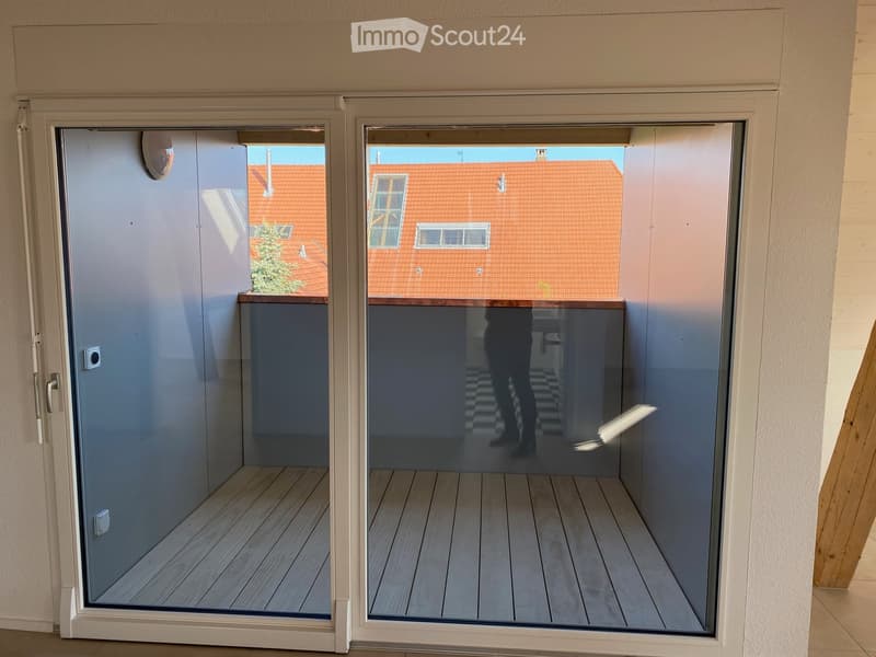 Loggia, gedeckt mit Holzboden