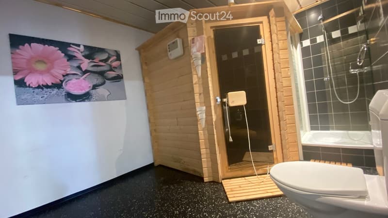 Duche und Sauna in UG