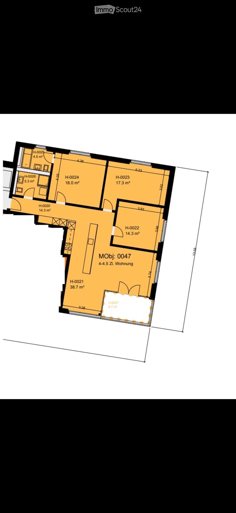 Floor plan of a 4.5-room apartment with labeled rooms and dimensions, including living area, bedrooms, and bathrooms.