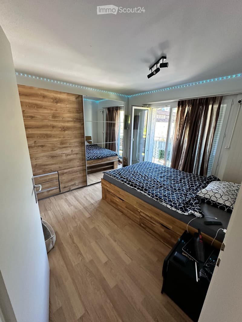 Lichtdurchflutete 3.5-Zimmer-Wohnung mit Südbalkon in Top-Lage mitten im Dorf (1)