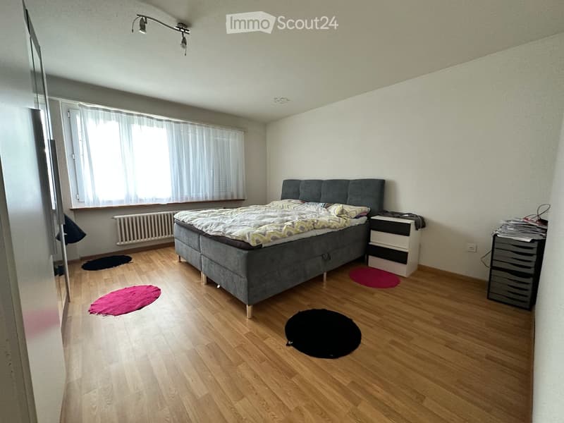 4.5-Zimmer-Wohnung mit grossen Balkon in Top-Lage mitten im Dorf (1)