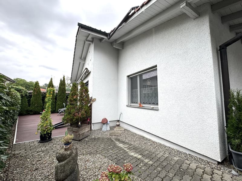 Modernes 100m² EFH mit idyllischer Terrasse & Platz ohne Ende! (1)