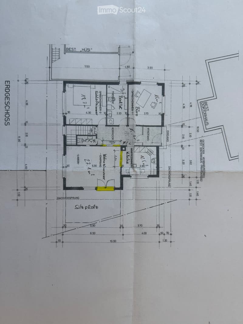 Floor plan of a house with labeled rooms including living room, kitchen, bedrooms, bathrooms, and entrance.