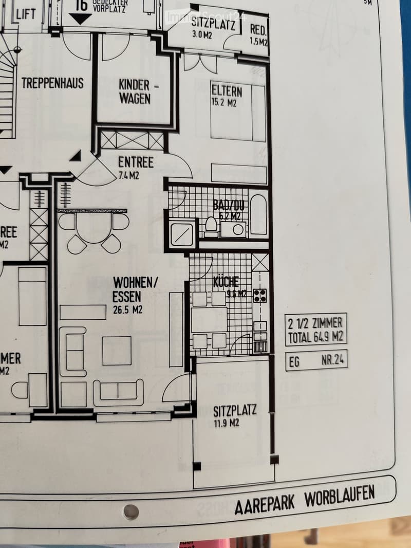 Floor plan of a 2.5-room apartment with labeled areas including entrance, living/dining area, kitchen, bathroom, children's room, parents' room, and seating areas.