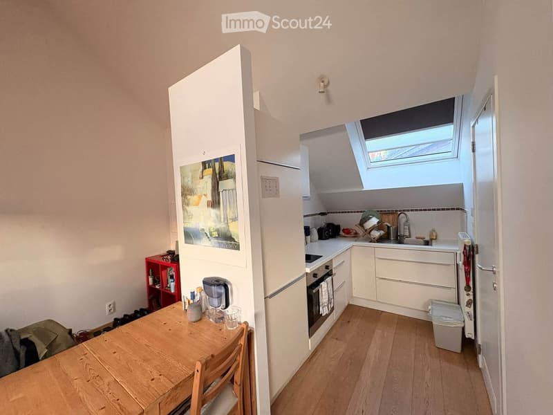 {"type": "Furnished Room", "objects": ["refrigerator", "oven", "sink", "faucet", "table", "chair", "cup", "faucet", "cupboard", "fridge", "oven", "sink", "faucet", "cupboard", "cupboard", "cupboard", "cupboard", "cupboard", "cupboard", "cupboard", "cupboa