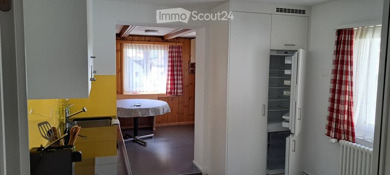 {"type": "Furnished Room", "objects": ["sink", "faucet", "table", "refrigerator", "curtain", "radiator", "faucet", "faucet handle", "faucet spout", "faucet handle", "faucet handle", "faucet handle", "faucet handle", "faucet handle", "faucet handle", "fauc
