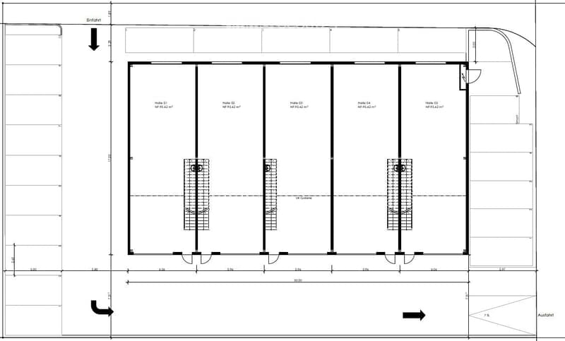 Floor plan of a parking area with five labeled parking spaces (Halle 01 to Halle 05), each marked with dimensions and area measurements. Includes entry and exit points, dimensions, and a gradient slope indicator.