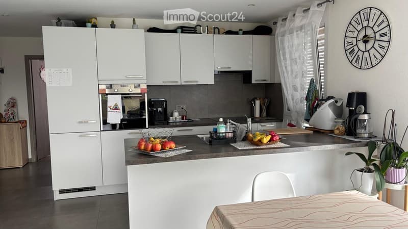 {"type": "Kitchen", "objects": ["refrigerator", "oven", "coffee maker", "dishwasher", "kitchen island", "chair", "table", "clock", "faucet", "sink", "oven mitt", "oven", "oven", "oven", "oven", "oven", "oven", "oven", "oven", "oven", "oven", "oven", "oven