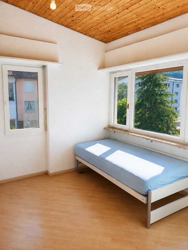 Freistehendes 5½-Zimmer-Einfamilienhaus mit idyllischem, sonnigem Garten (17)