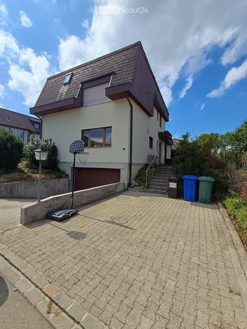 Freistehendes 5½-Zimmer-Einfamilienhaus mit idyllischem, sonnigem Garten (1)