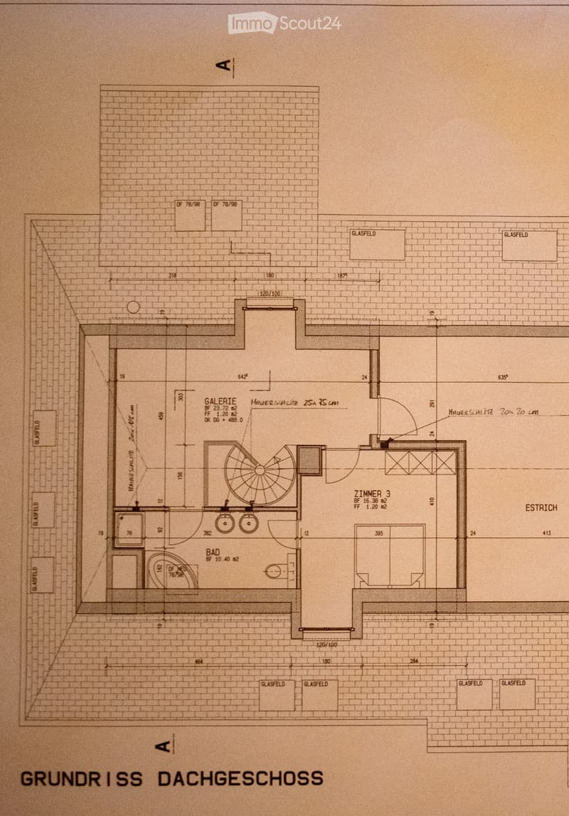 Ground floor plan of a house showing a gallery, bathroom, and room 3 with measurements and labels.