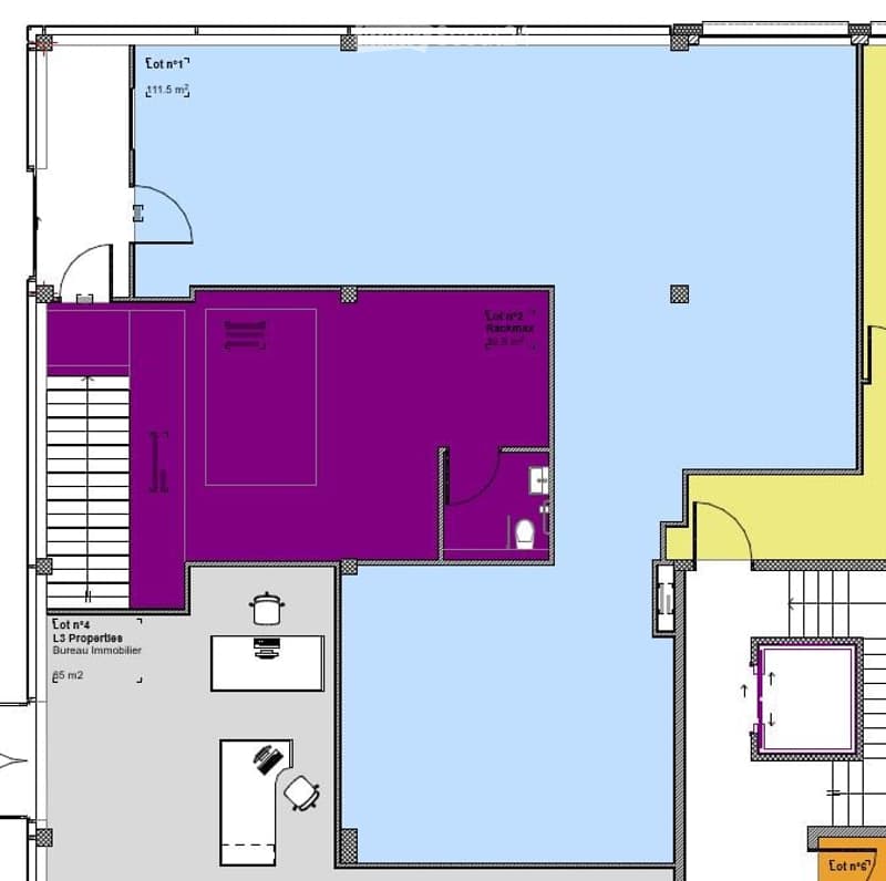 Floor plan showing a layout with multiple rooms including a large open space, a smaller room labeled "Bureau Immobilier," and a bathroom. The plan includes labeled lots and dimensions.