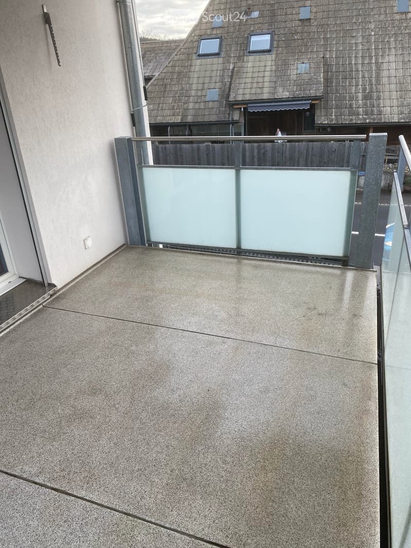 Sonnige 4-Zimmer Wohnung mit Balkon (2)