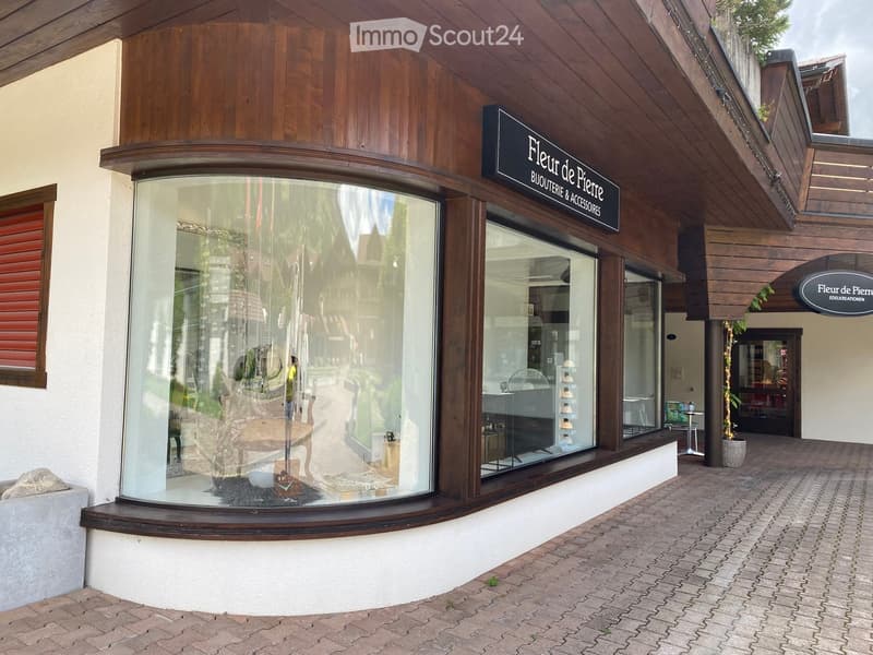 Storefront with large glass windows, wooden facade, and signage reading "Fleur de Pierre" and "Boutique & Accessoires".