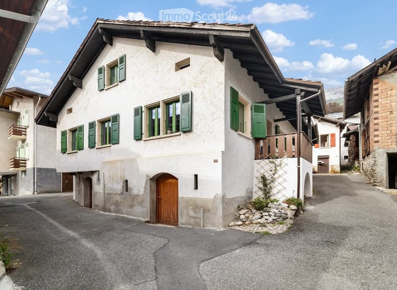 Maison individuelle spacieuse entièrement rénovée à St-Séverin (1)
