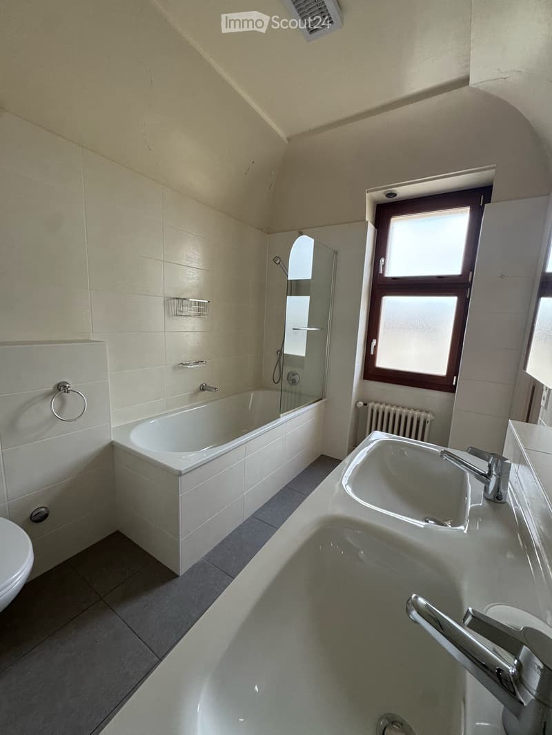 Superbe appartement de réception face au lac avec une vue imprenable au 6ème étage (8)