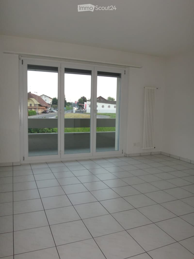 sonniges, helles Wohnzimmer