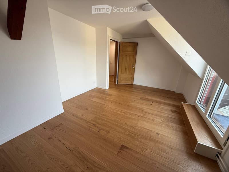 empty room, hardwood floor, white walls, glass window, wooden door