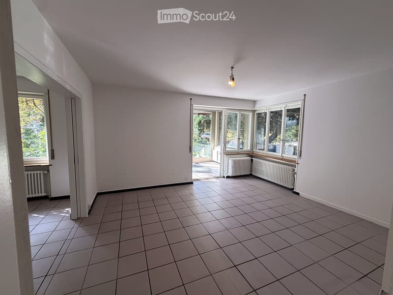 Erdgeschoss, hell, hoch, grün: 4½ Zimmer mit Garten und Wintergarten in Nidau (5)