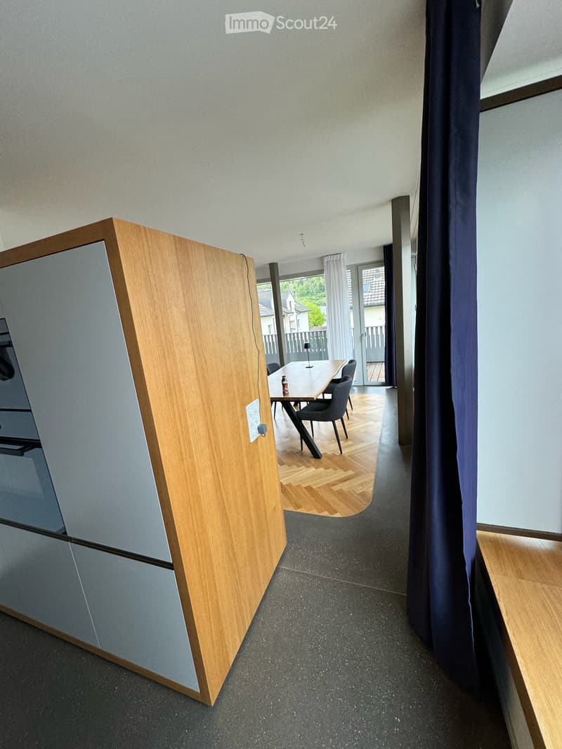 Blick von Küche auf Ess/Wohnzimmer