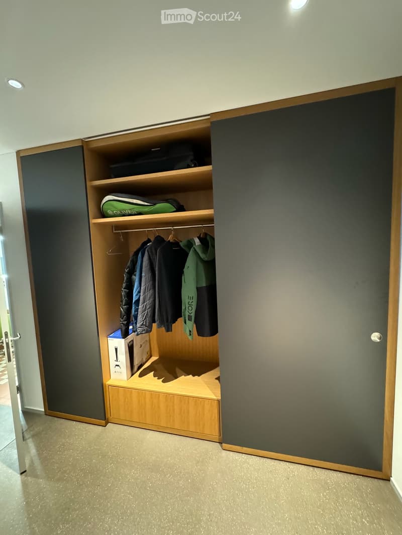 Garderobe/Schiebetür zu Schlafzimmer