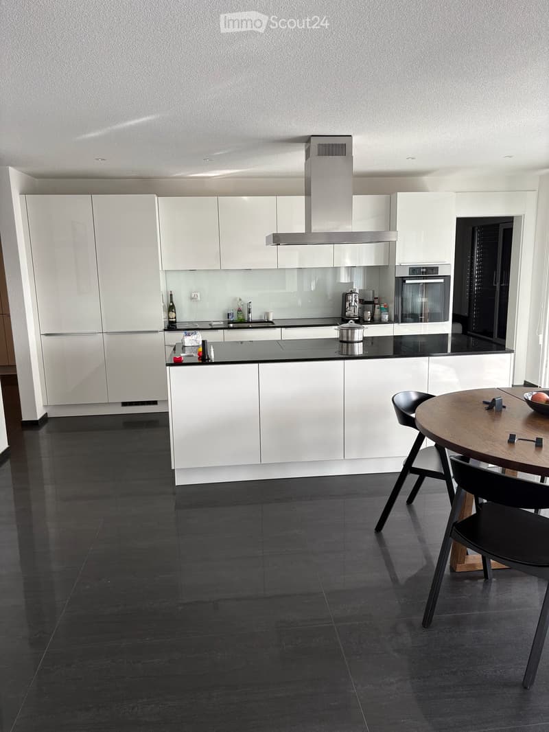 Moderne und grosszügige 5.5-Zimmer-Wohnung mit schöner Terrasse (9)