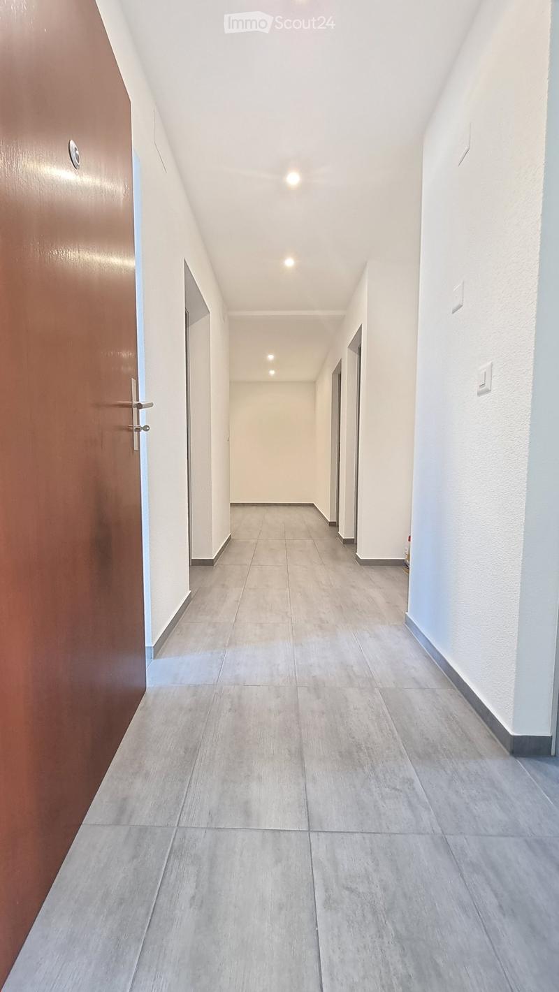 Neue, total sanierte  ( 4 Zimmer- Wohnung) mit Balkon (17)