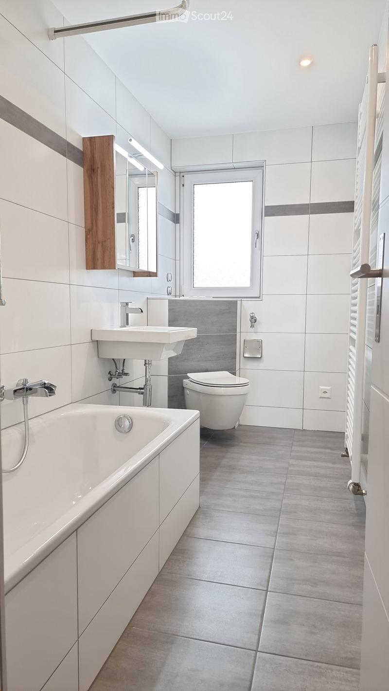 Neue, total sanierte  ( 4 Zimmer- Wohnung) mit Balkon (11)