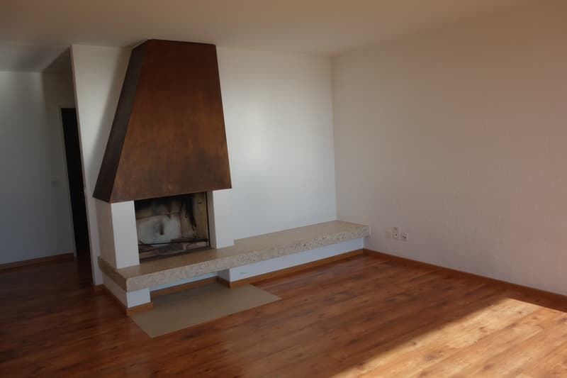 Appartement de 3.5 pièces avec balcon et vue verdoyante à Evilard (4)