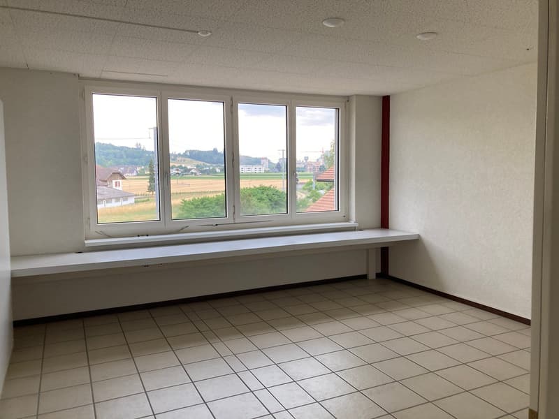 Locaux commerciaux & d'atelier à louer au Heckenweg 29 à Aarberg (7)