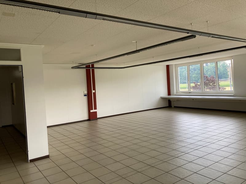 Locaux commerciaux & d'atelier à louer au Heckenweg 29 à Aarberg (11)