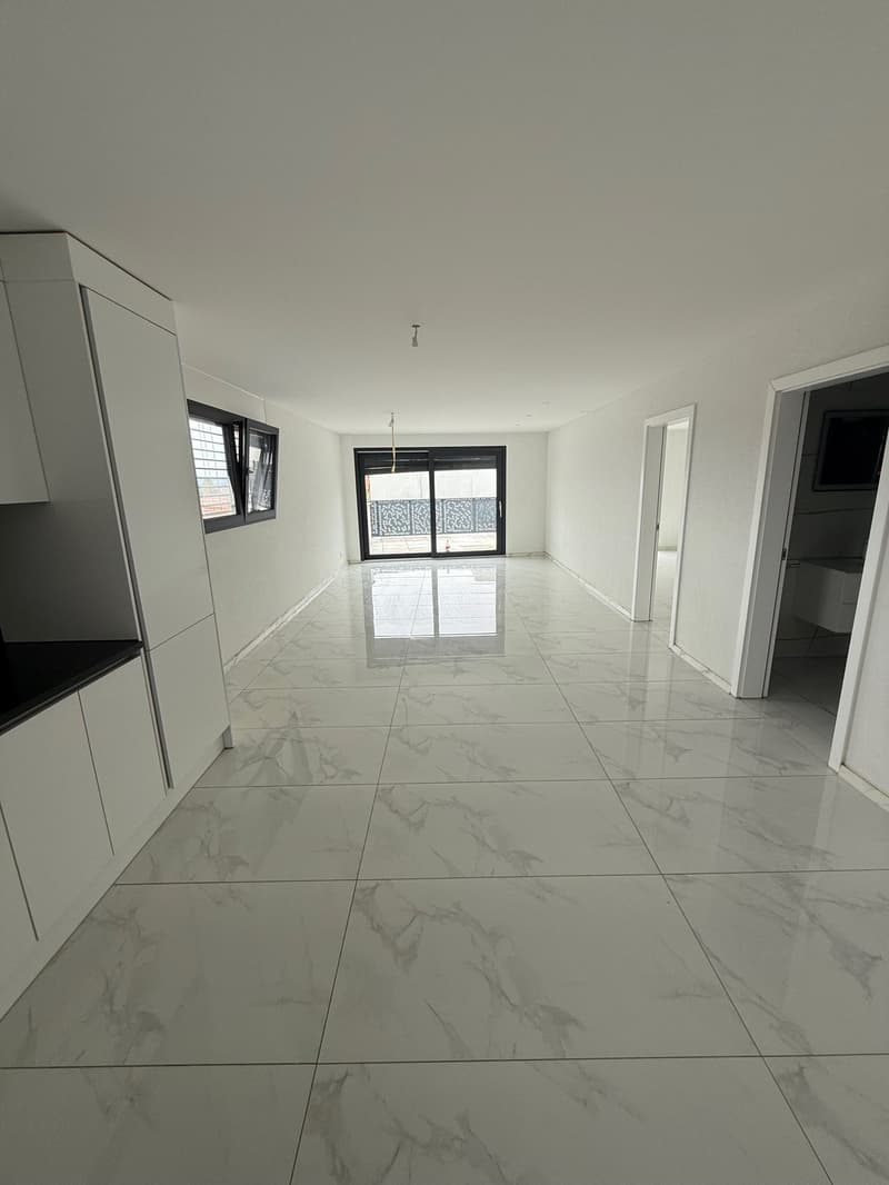 Moderne 3.5-Zi-Wohnung (82 m2) im 2. OG (2)