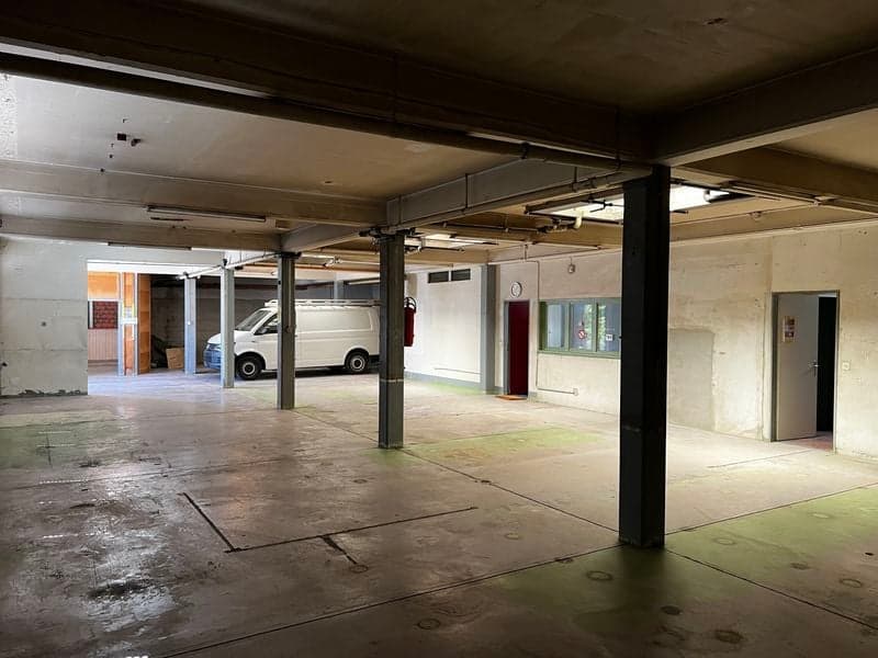 Lokal mit großem Lager und Büro (3)