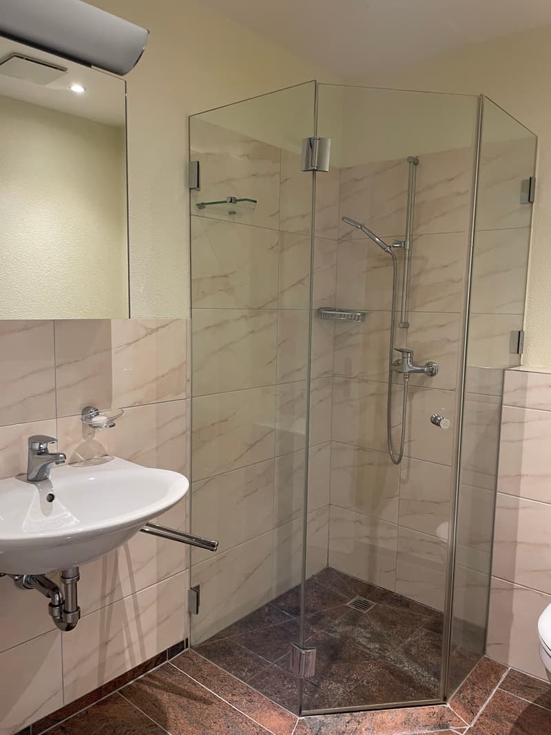 4067.000008 - Salle de douches/WC