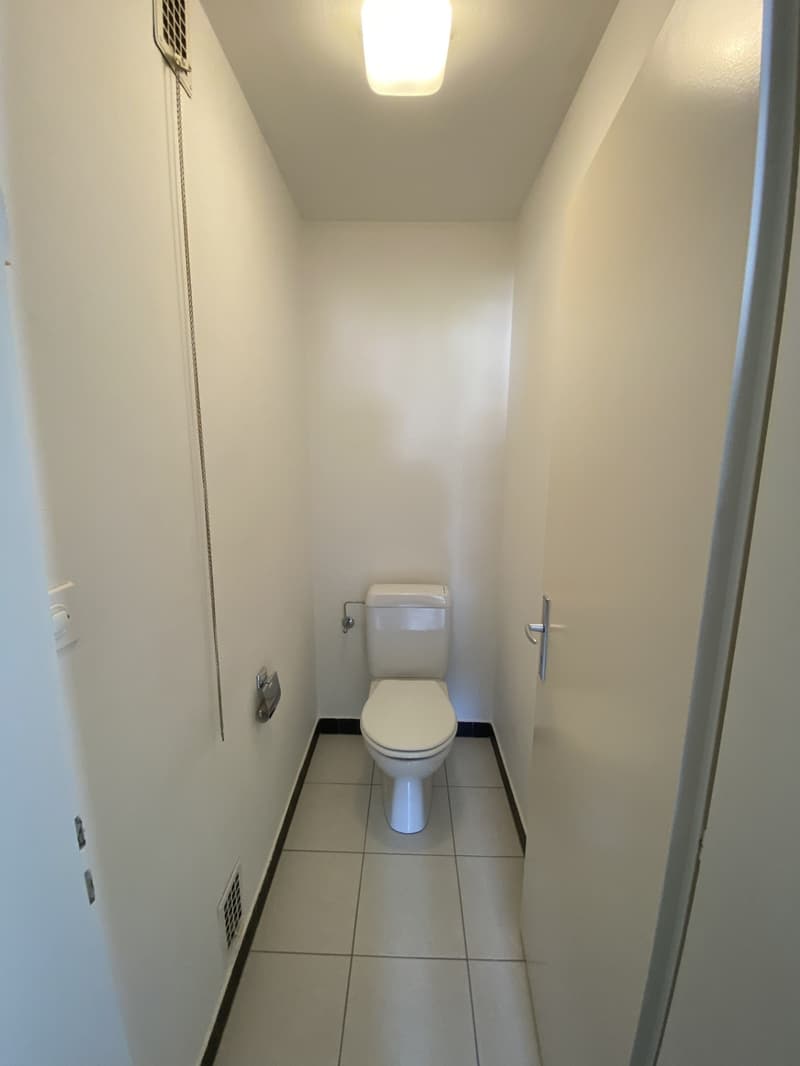 2002.000208 - WC séparé