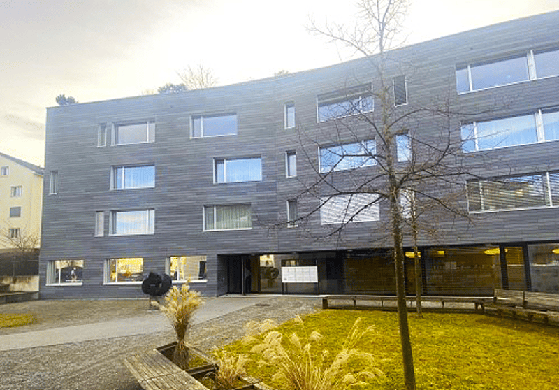 Modern, sunny 4.5-room apartment with balcony, parking space, and large cellar compartment (3)
