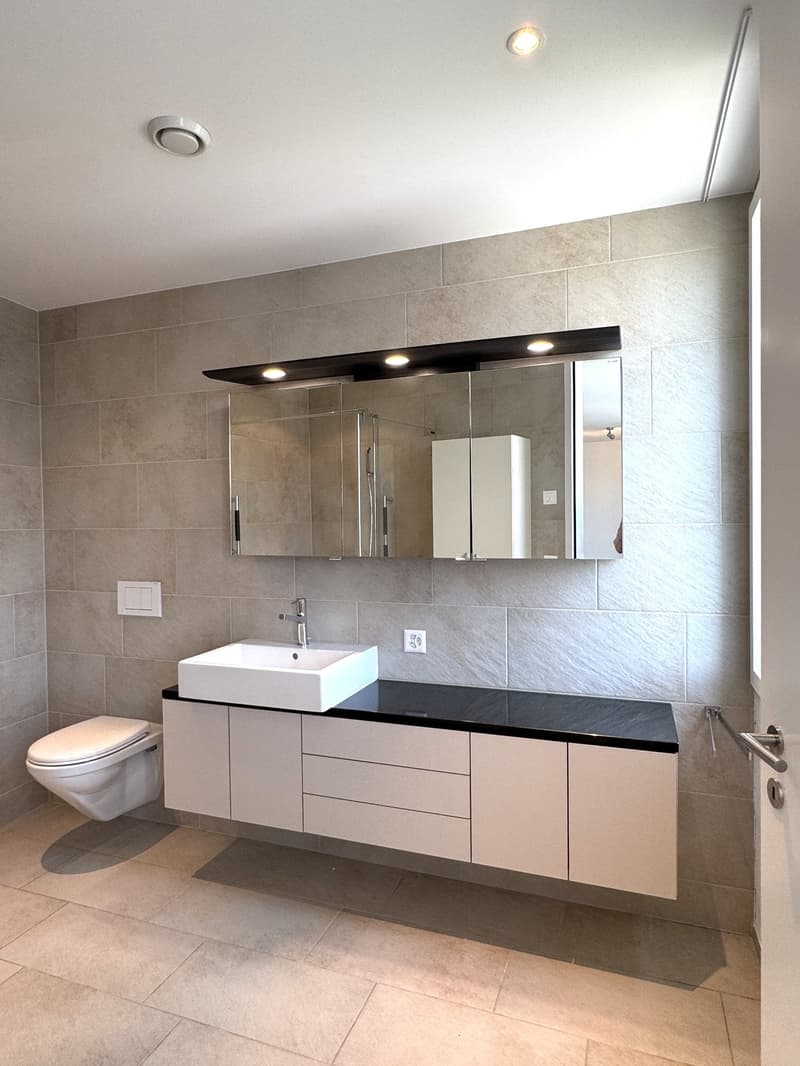 Modern, sunny 4.5-room apartment with balcony, parking space, and large cellar compartment (12)