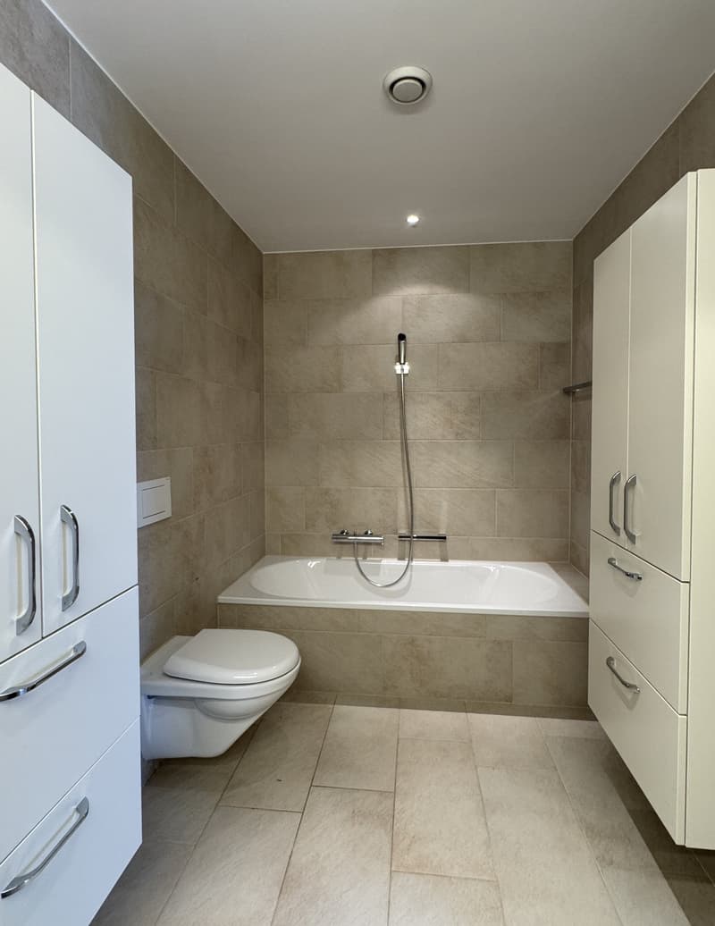 Modern, sunny 4.5-room apartment with balcony, parking space, and large cellar compartment (15)
