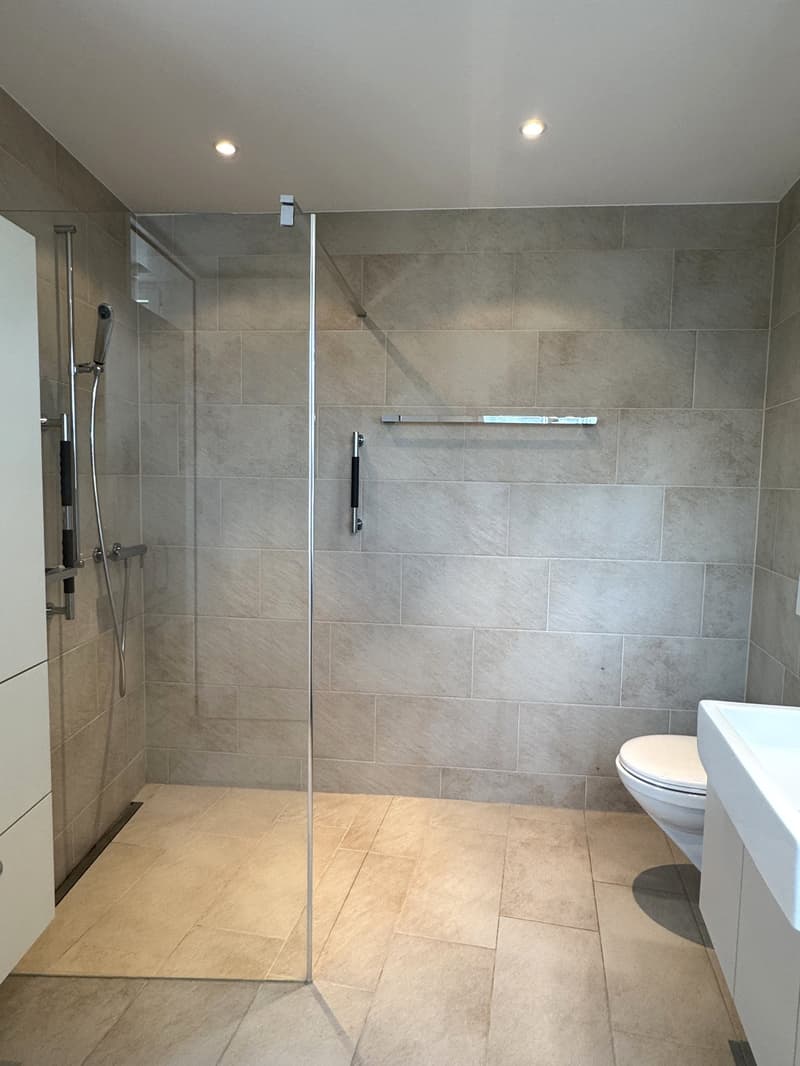 Modern, sunny 4.5-room apartment with balcony, parking space, and large cellar compartment (13)