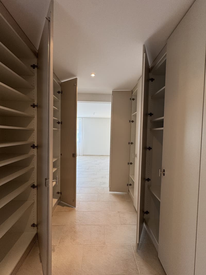 Modern, sunny 4.5-room apartment with balcony, parking space, and large cellar compartment (18)