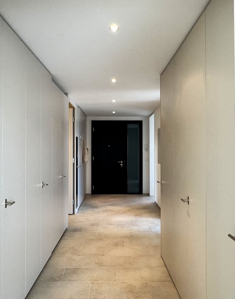 Modern, sunny 4.5-room apartment with balcony, parking space, and large cellar compartment (17)